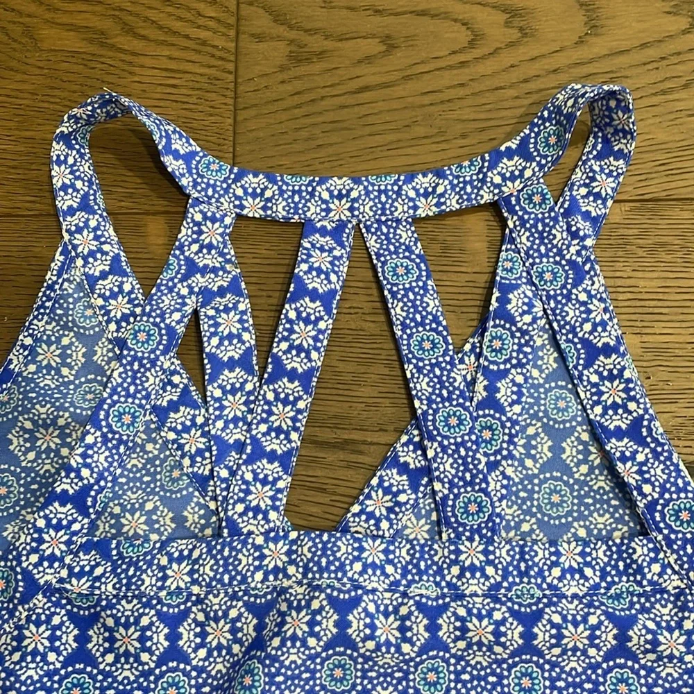 Skies Are Blue Tank Top Small - Picture 7 of 10